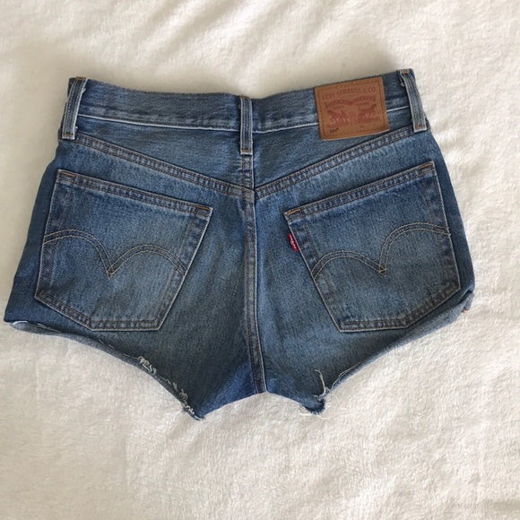 Levis Shorts - Picture 2 of 3